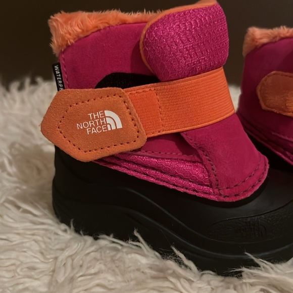 Toddler sorel winter boots.  Worn once never walked in. - Picture 2 of 4